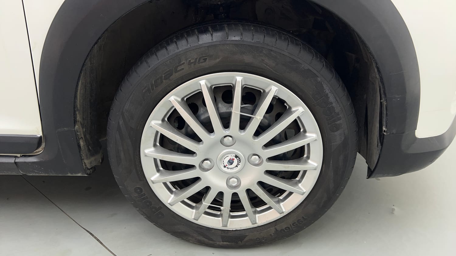 Used 2017 Honda WR-V S MT Petrol Petrol Manual tyres RIGHT FRONT TYRE RIM VIEW