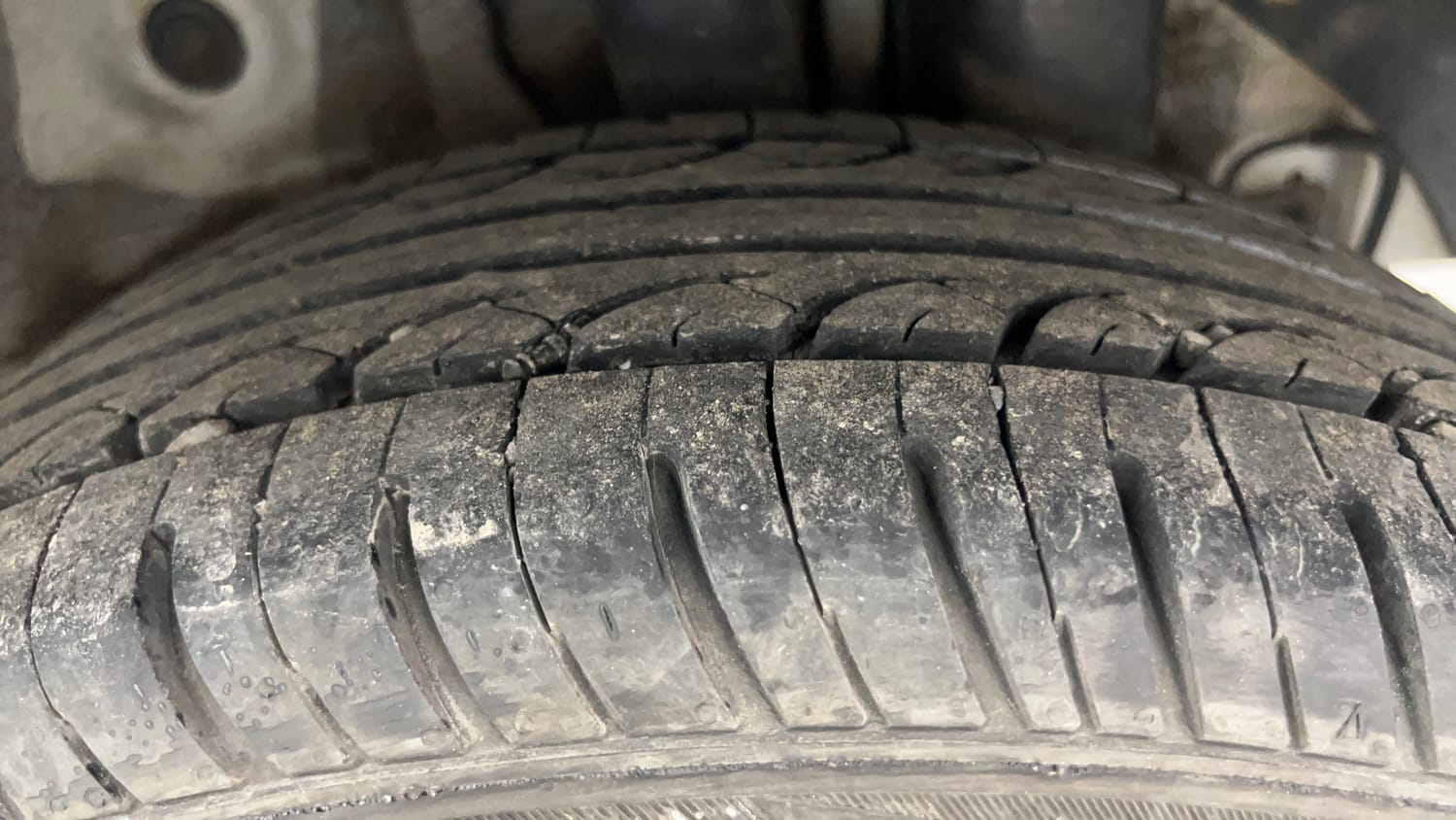 Used 2017 Hyundai Elite i20 Magna 1.2 Petrol Manual tyres LEFT REAR TYRE TREAD VIEW