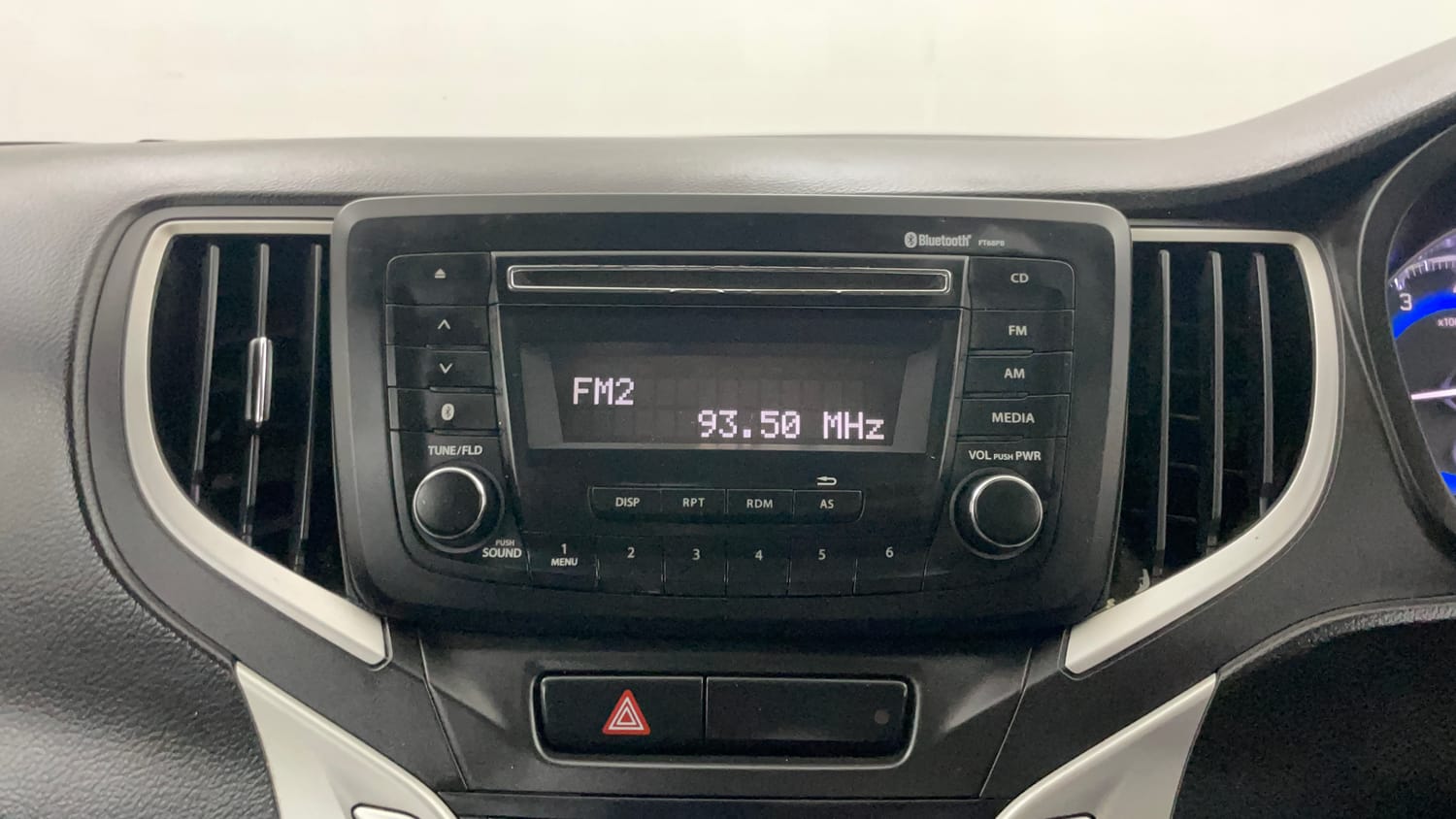 Used 2017 Maruti Suzuki Baleno Delta 1.2 Petrol Manual interior MUSIC SYSTEM & AC CONTROL VIEW