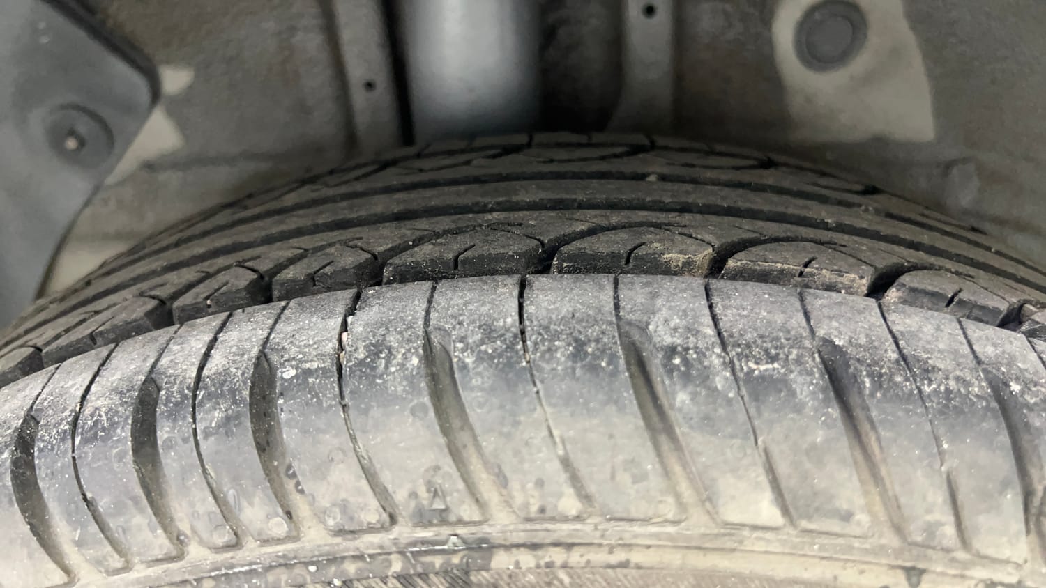 Used 2017 Hyundai Elite i20 Magna 1.2 Petrol Manual tyres RIGHT REAR TYRE TREAD VIEW