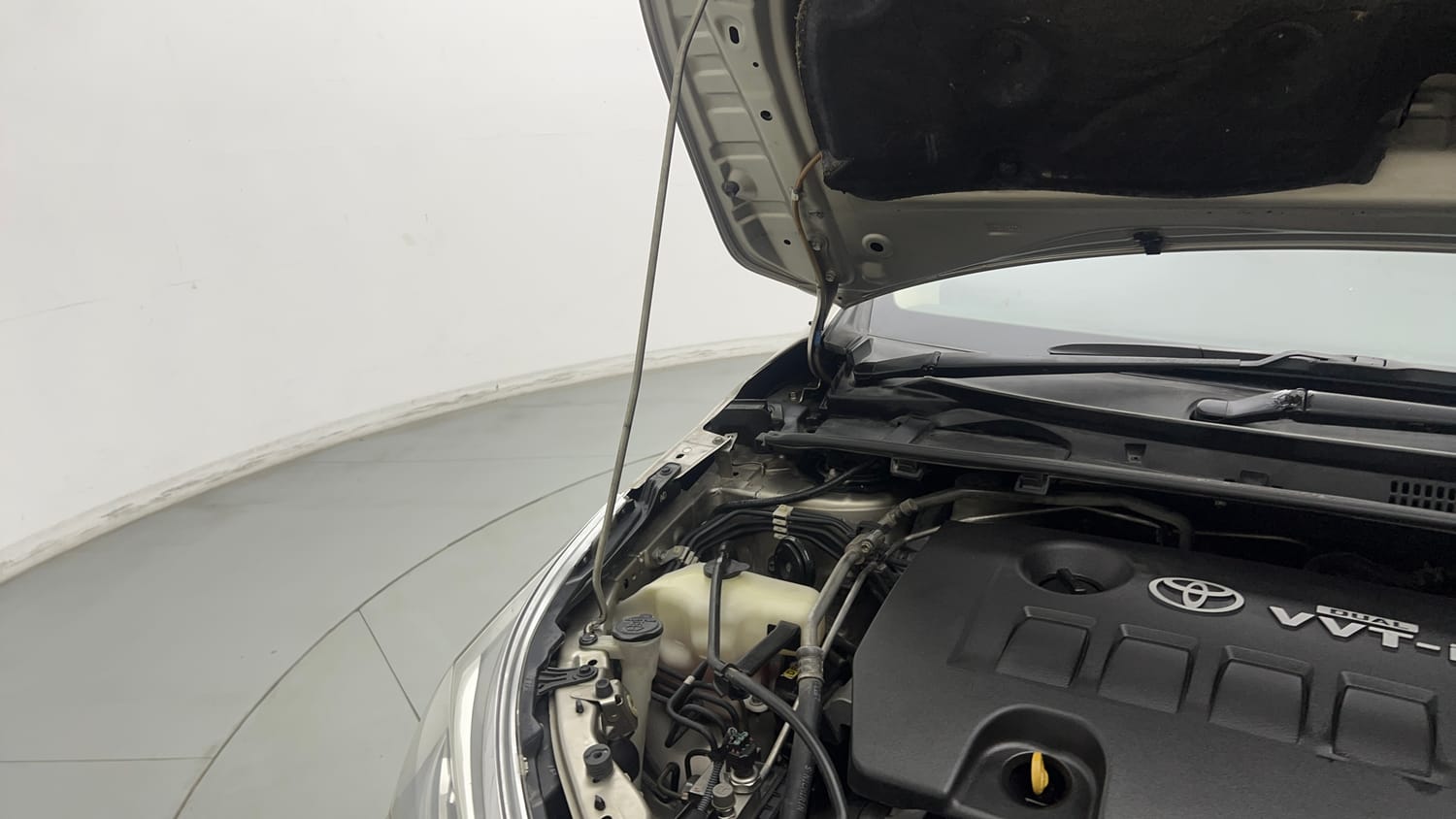 Used 2017 Toyota Corolla Altis VL CVT Petrol Petrol Automatic engine ENGINE RIGHT SIDE HINGE & APRON VIEW