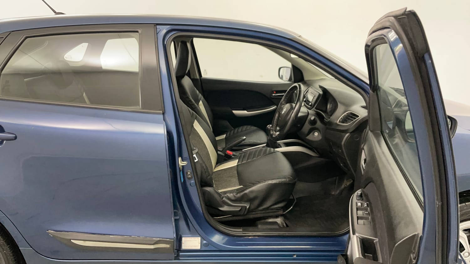 Used 2017 Maruti Suzuki Baleno Delta 1.2 Petrol Manual interior RIGHT SIDE FRONT DOOR CABIN VIEW