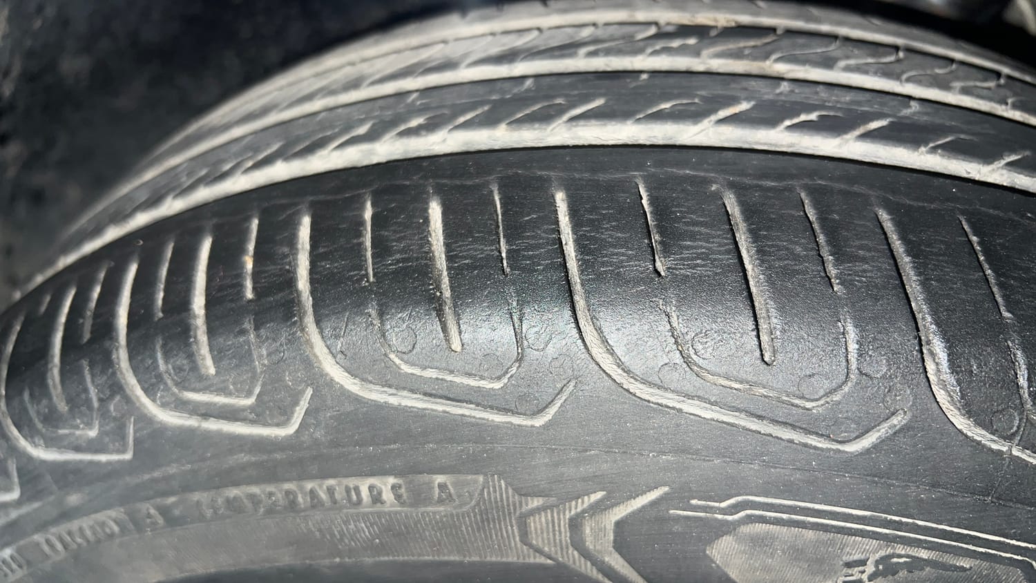 Used 2022 Tata Tigor XZ CNG Cng Manual tyres RIGHT FRONT TYRE TREAD VIEW