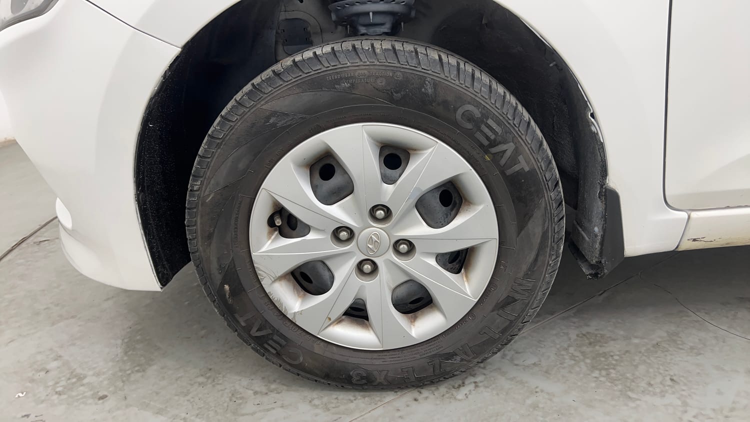 Used 2017 Hyundai Elite i20 Magna 1.2 Petrol Manual tyres LEFT FRONT TYRE RIM VIEW