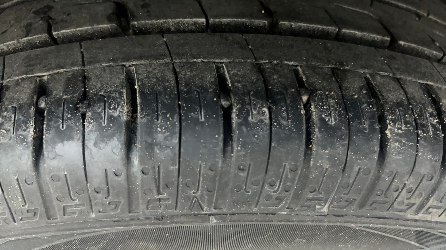 Used 2018 Maruti Suzuki Baleno Zeta 1.2 AT Petrol Automatic tyres RIGHT REAR TYRE TREAD VIEW