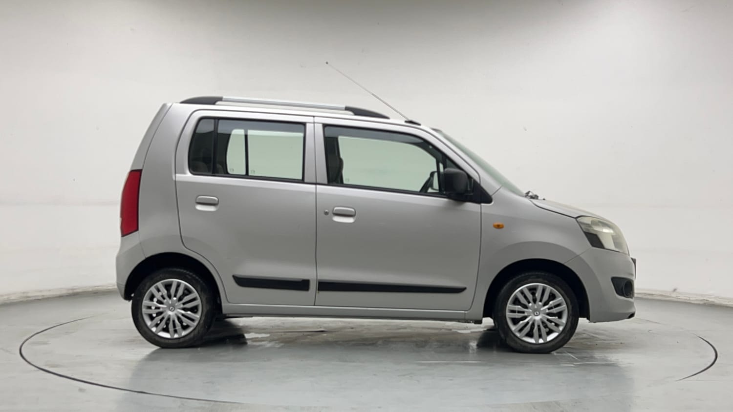 Used 2013 Maruti Suzuki Wagon R VXI Petrol Manual exterior RIGHT SIDE VIEW