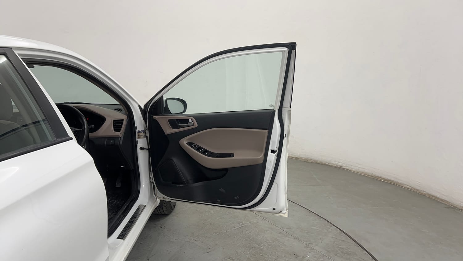 Used 2017 Hyundai Elite i20 Magna 1.2 Petrol Manual interior RIGHT FRONT DOOR OPEN VIEW