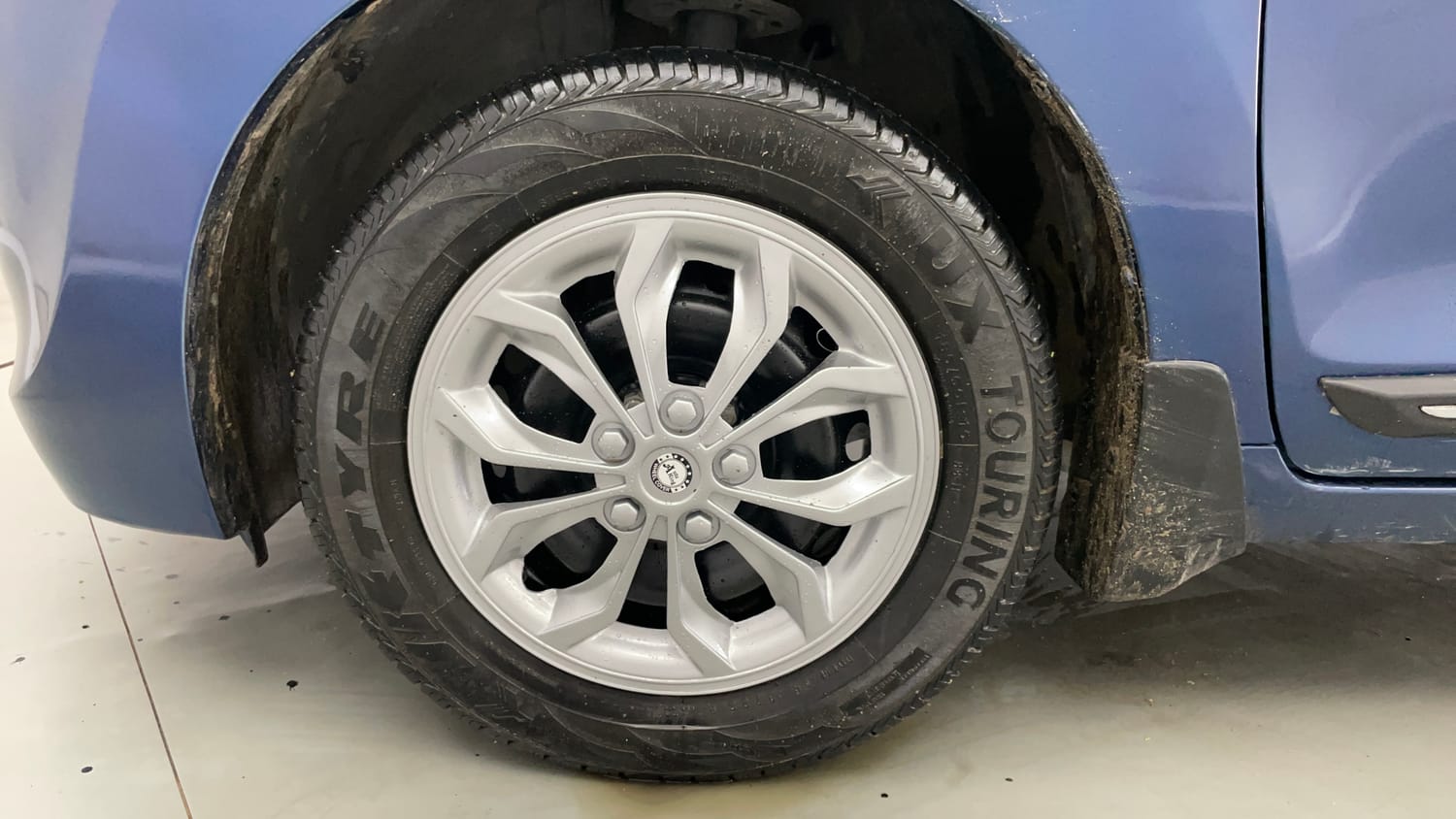 Used 2017 Maruti Suzuki Baleno Delta 1.2 Petrol Manual tyres LEFT FRONT TYRE RIM VIEW