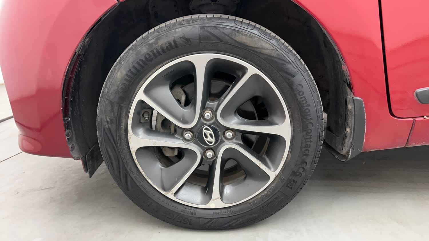 Used 2018 Hyundai Grand i10 Asta 1.2 Kappa VTVT Petrol Manual tyres LEFT FRONT TYRE RIM VIEW
