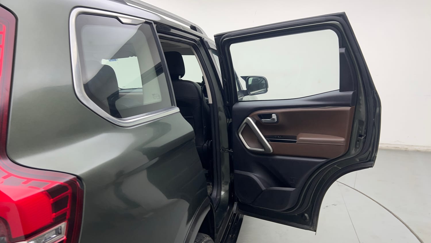 Used 2023 Mahindra Scorpio N Z8 Petrol AT 7 STR Petrol Automatic interior RIGHT REAR DOOR OPEN VIEW