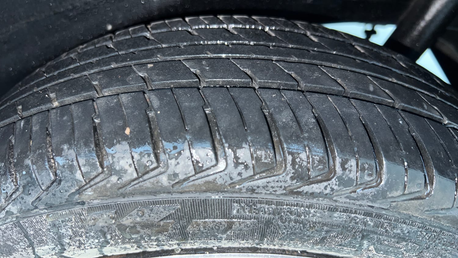 Used 2013 Maruti Suzuki Wagon R VXI Petrol Manual tyres LEFT REAR TYRE TREAD VIEW