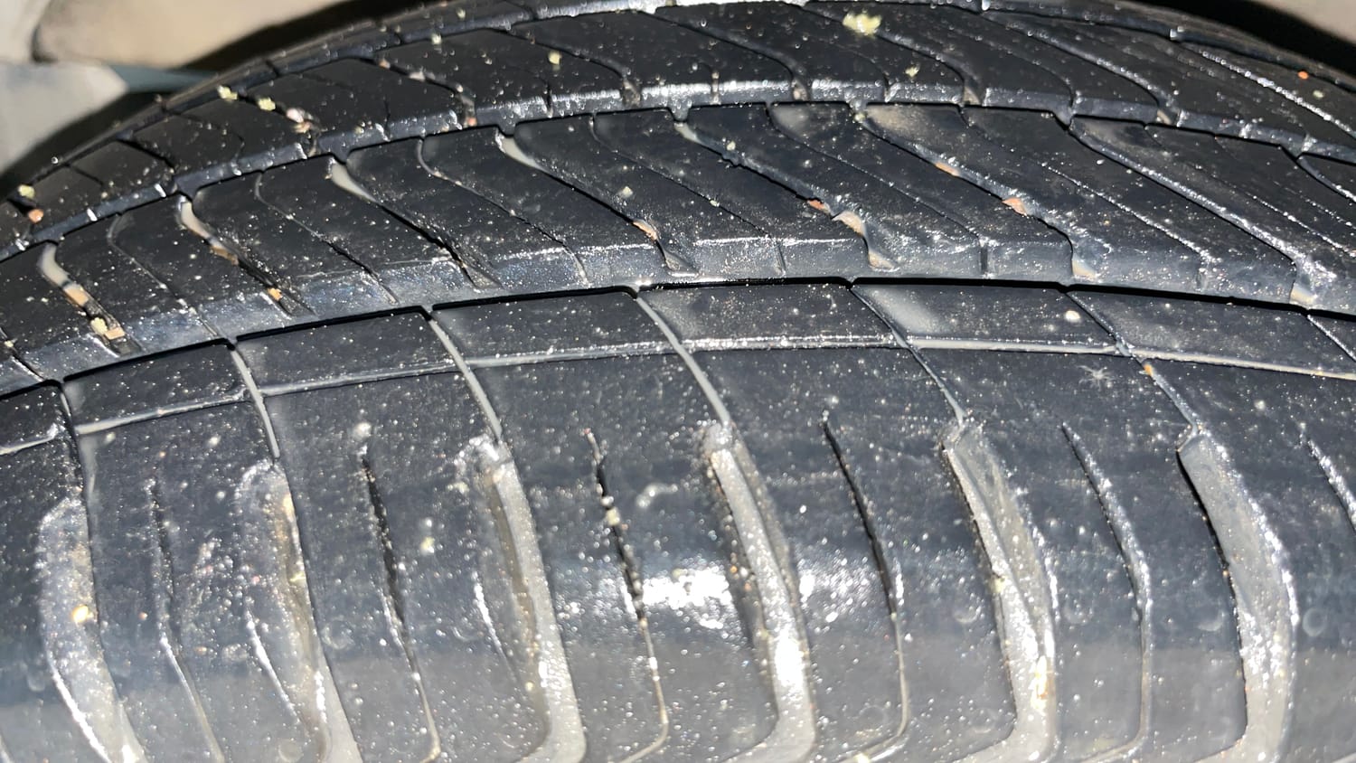 Used 2017 Maruti Suzuki Baleno Delta 1.2 Petrol Manual tyres LEFT FRONT TYRE TREAD VIEW
