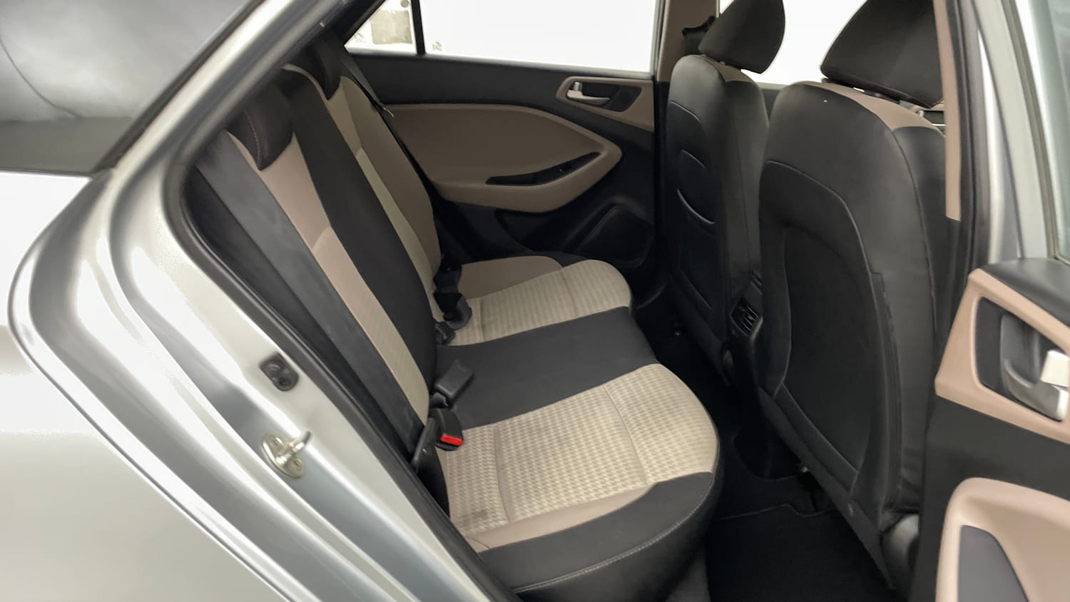 Used 2019 Hyundai Elite i20 Sportz Plus 1.2 Petrol Manual interior RIGHT SIDE REAR DOOR CABIN VIEW