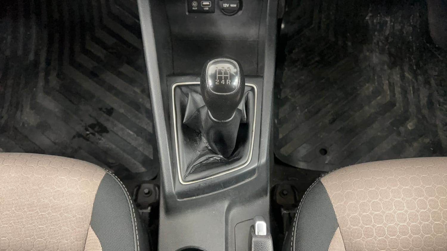 Used 2017 Hyundai Elite i20 Magna 1.2 Petrol Manual interior GEAR  KNOB VIEW