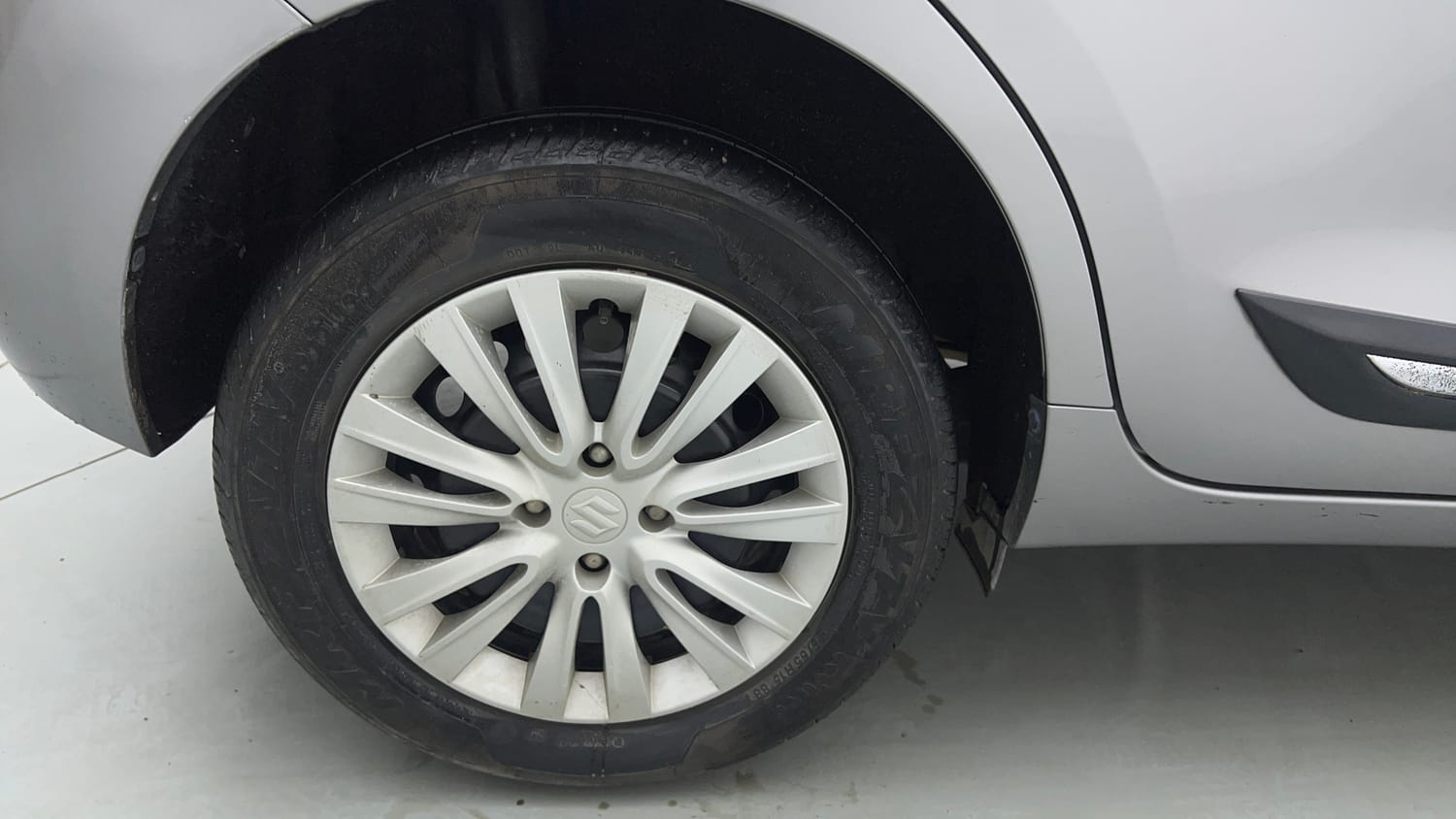 Used 2021 Maruti Suzuki Baleno Delta Petrol Manual tyres RIGHT REAR TYRE RIM VIEW