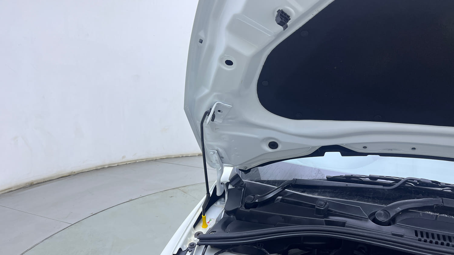 Used 2026 Tata Tiago XE Petrol Manual engine ENGINE RIGHT SIDE HINGE & APRON VIEW