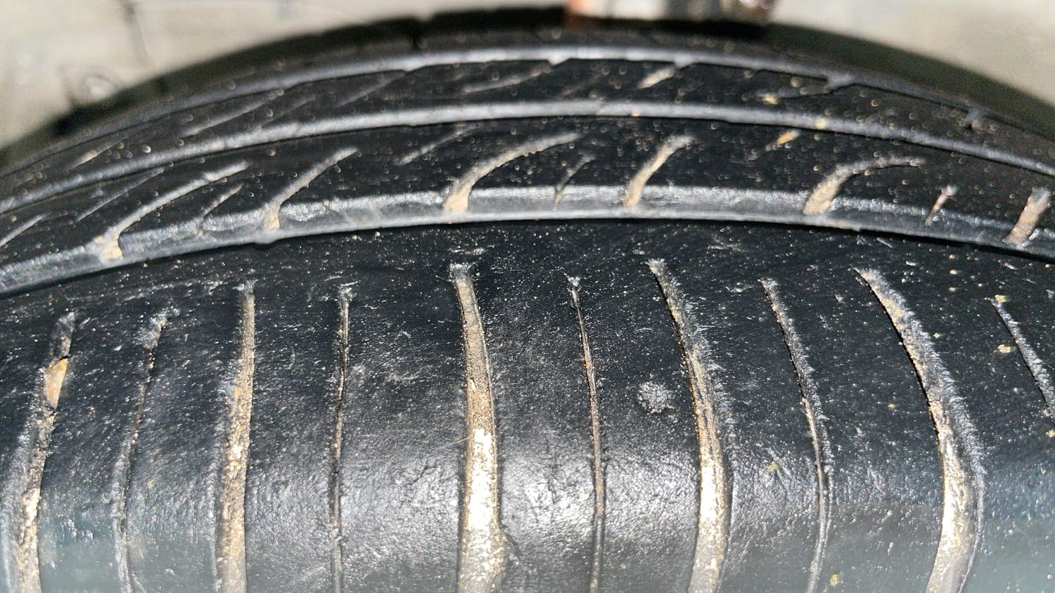 Used 2018 Maruti Suzuki Ciaz Sigma 1.4 MT Petrol Manual tyres LEFT FRONT TYRE TREAD VIEW