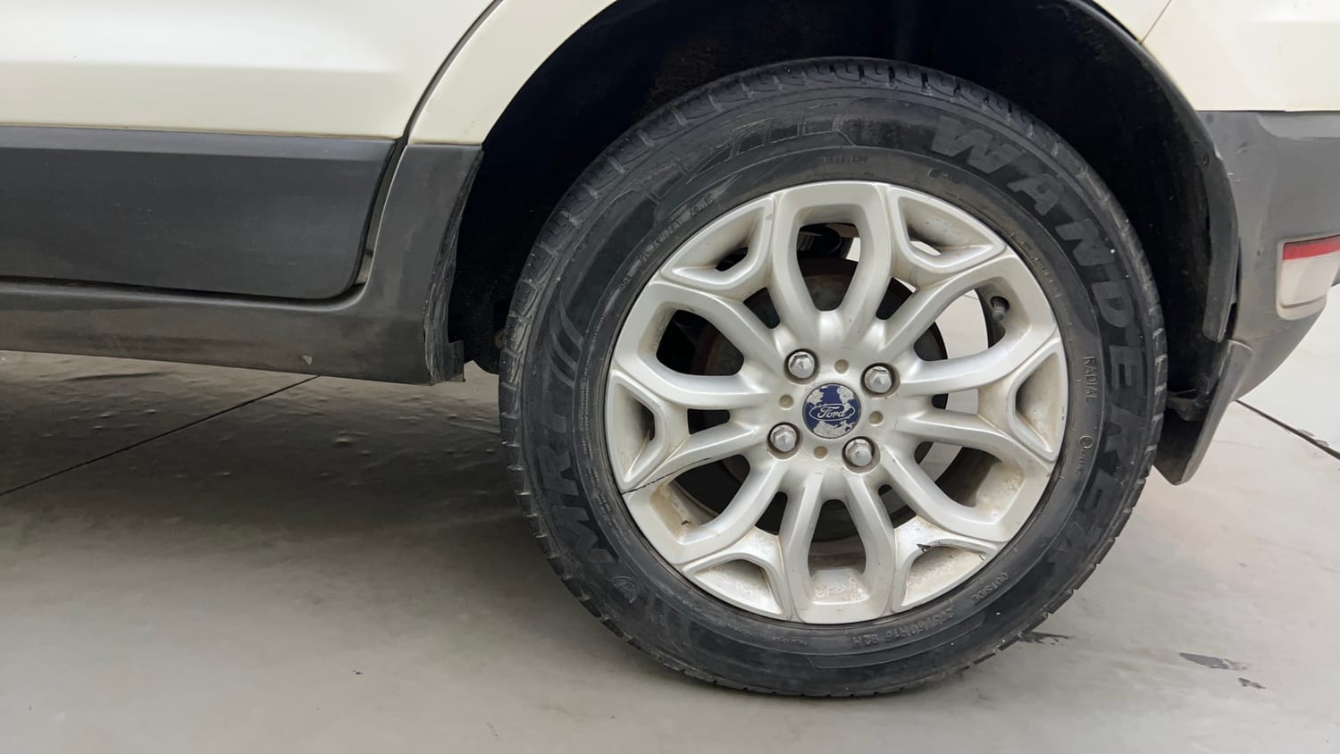 Used 2015 Ford EcoSport Titanium 1.5 TDCi Diesel Manual tyres LEFT REAR TYRE RIM VIEW