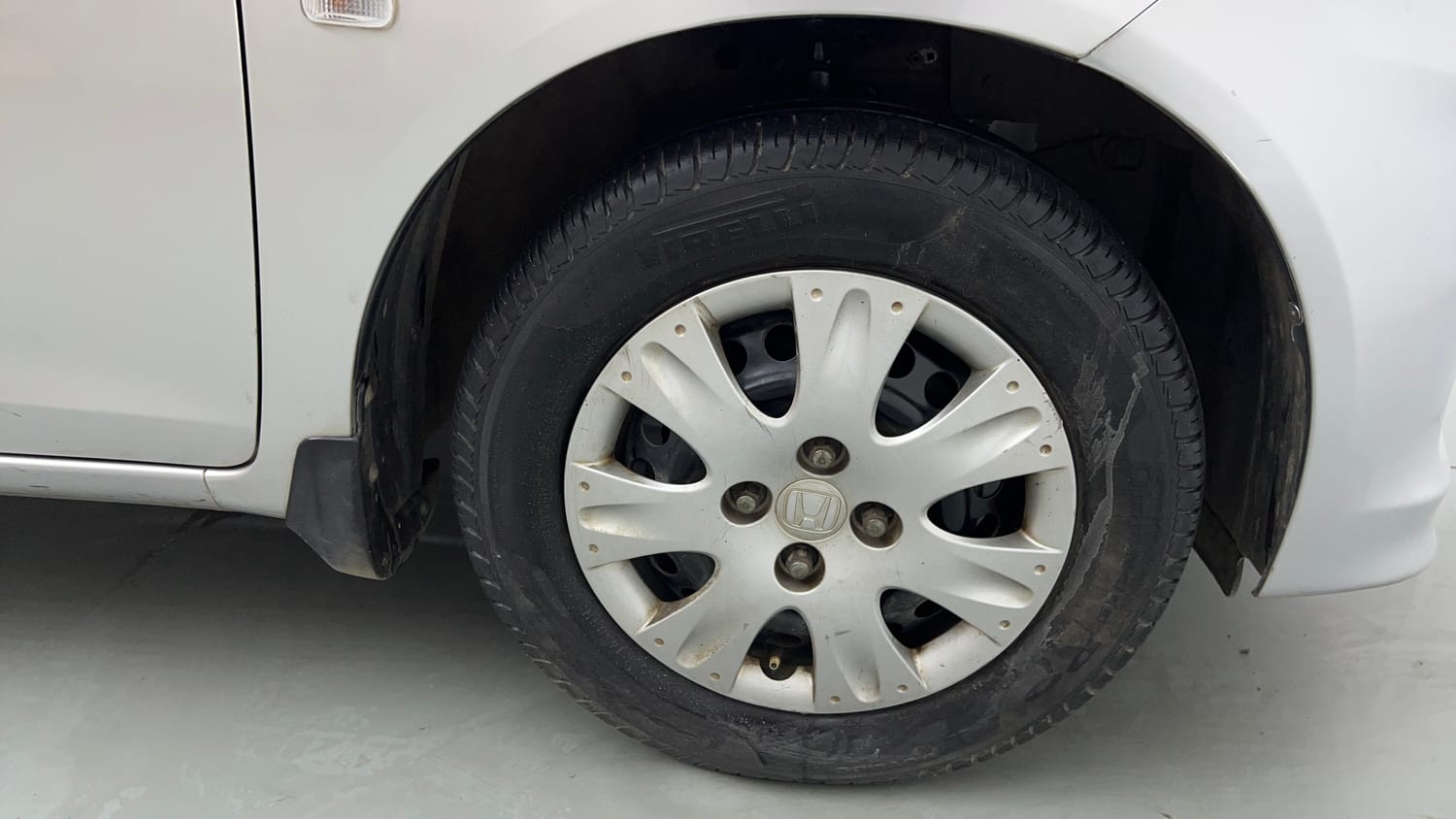 Used 2015 Honda Amaze 1.2 S i-VTEC Petrol Manual tyres RIGHT FRONT TYRE RIM VIEW