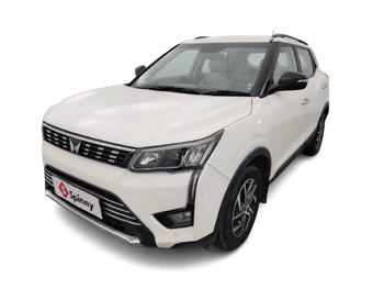 Used 2024 Mahindra XUV 300 W8 (O) 1.2 Petrol AMT Petrol Automatic Image