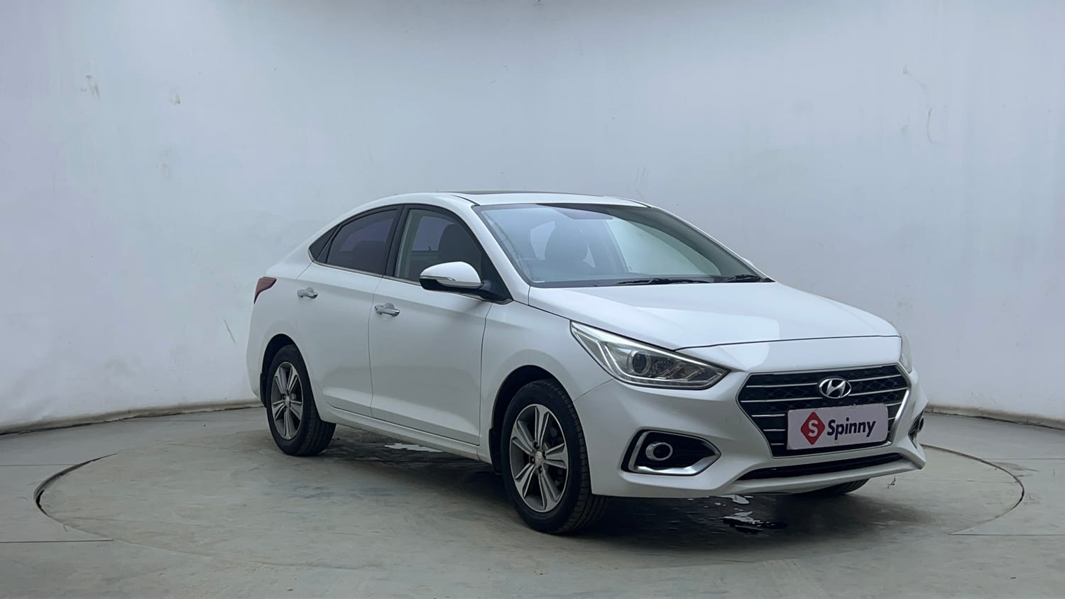 Used 2018 Hyundai Verna SX (O)1.6 VTVT Petrol Manual exterior RIGHT FRONT CORNER VIEW