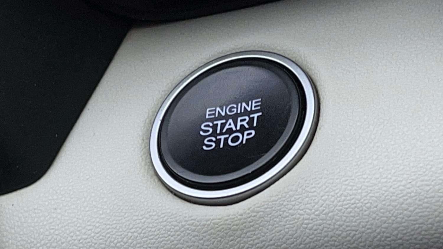 Used 2024 Hyundai Verna SX (O)1.5 Petrol MT Petrol Manual top_features Keyless start