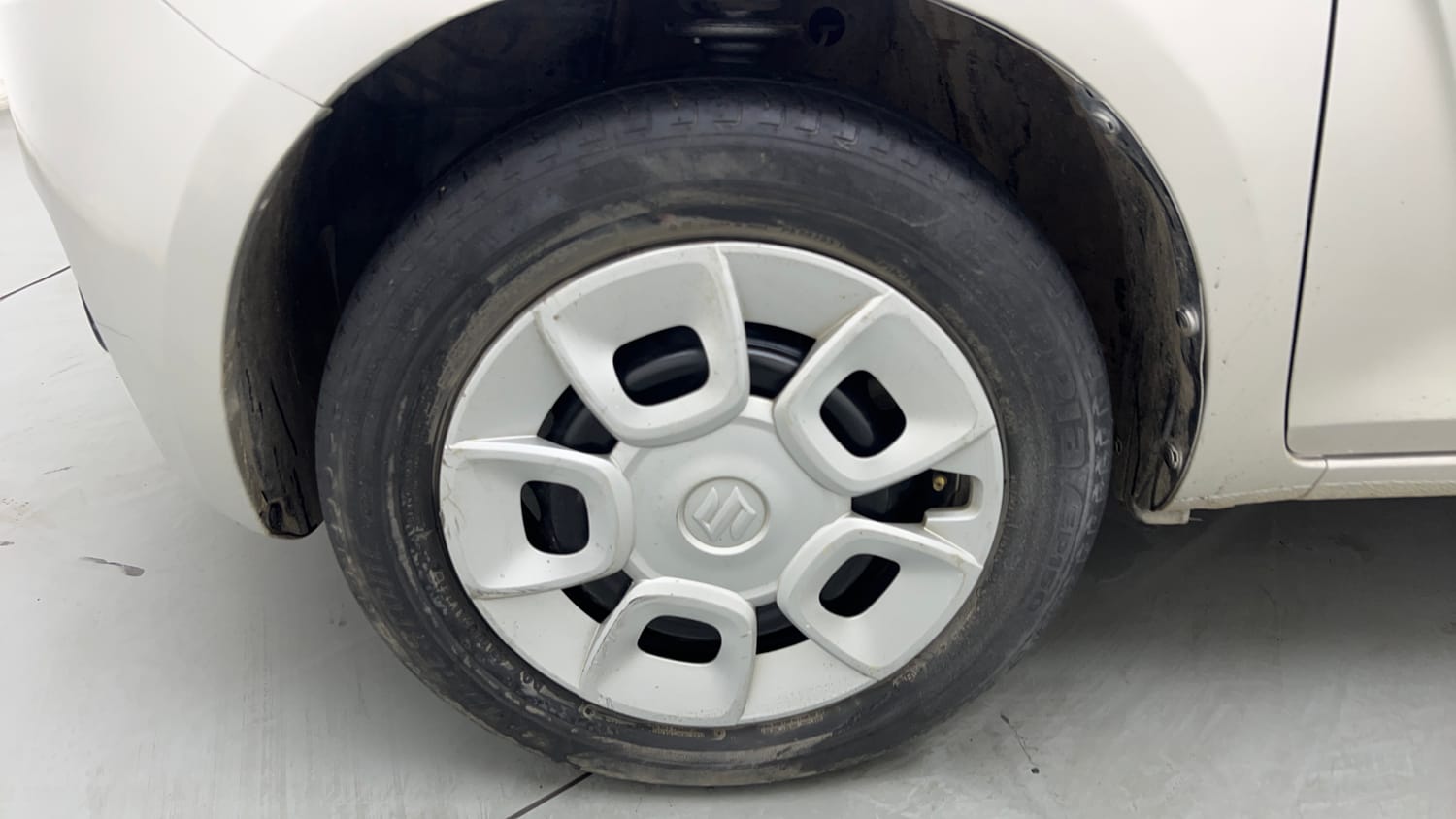 Used 2017 Maruti Suzuki Ignis Delta 1.2 MT Petrol Manual tyres LEFT FRONT TYRE RIM VIEW