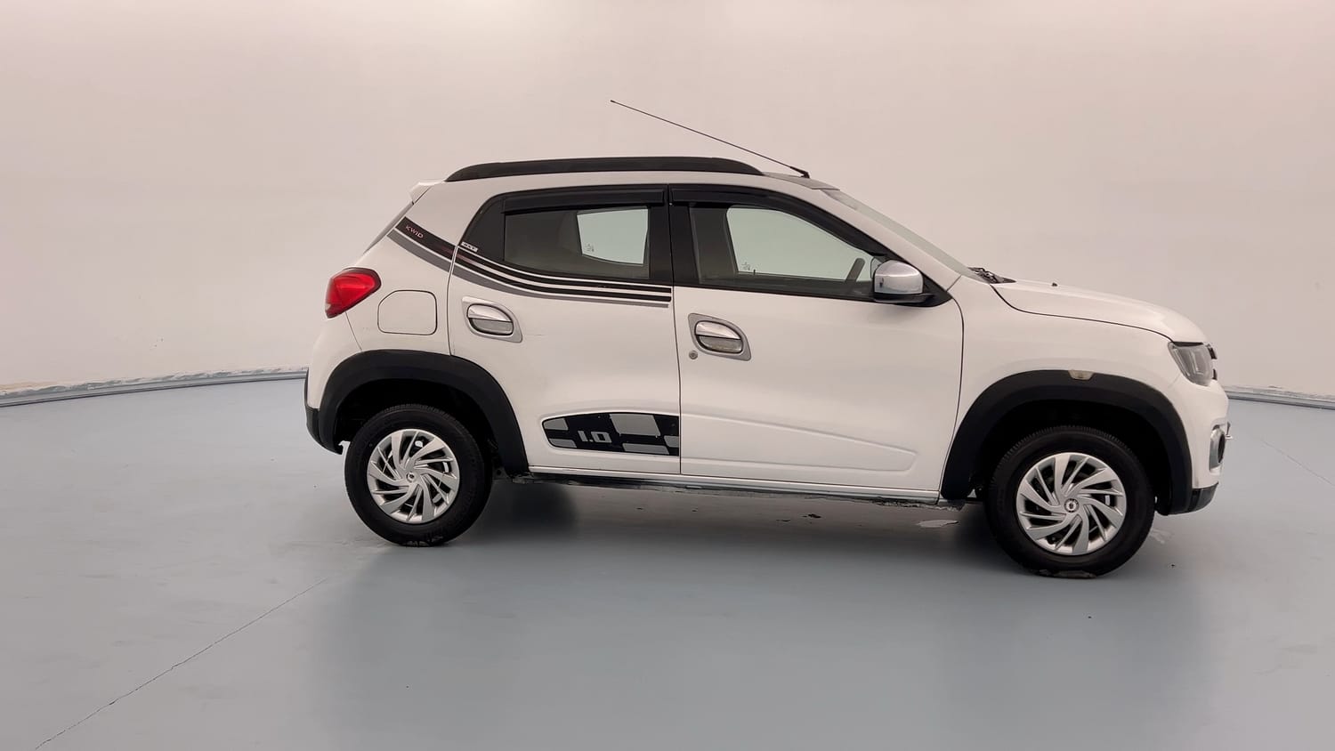 Used 2017 Renault Kwid 1.0 RXT Petrol Manual exterior RIGHT SIDE VIEW