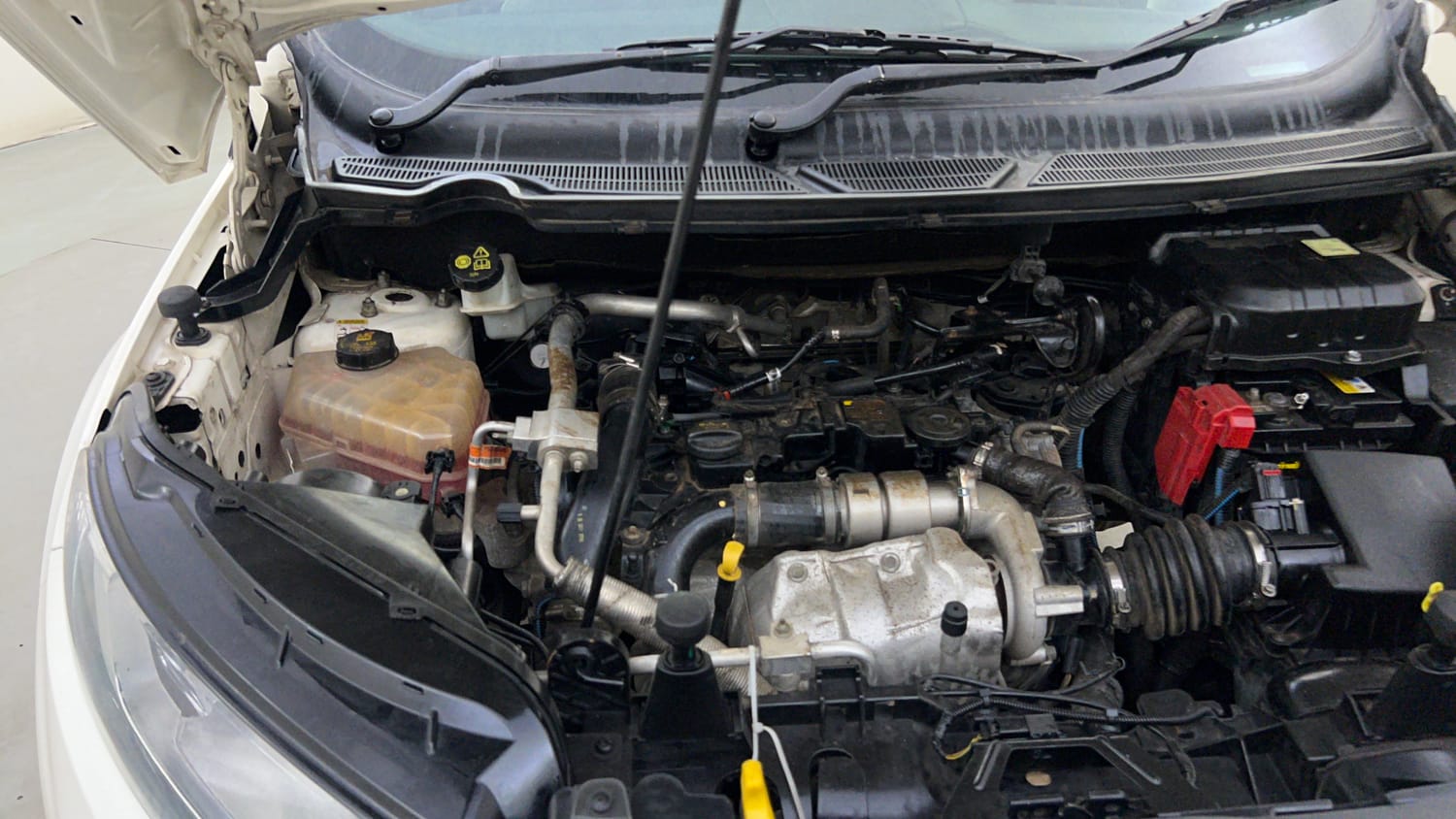 Used 2015 Ford EcoSport Titanium 1.5 TDCi Diesel Manual engine ENGINE RIGHT SIDE HINGE & APRON VIEW