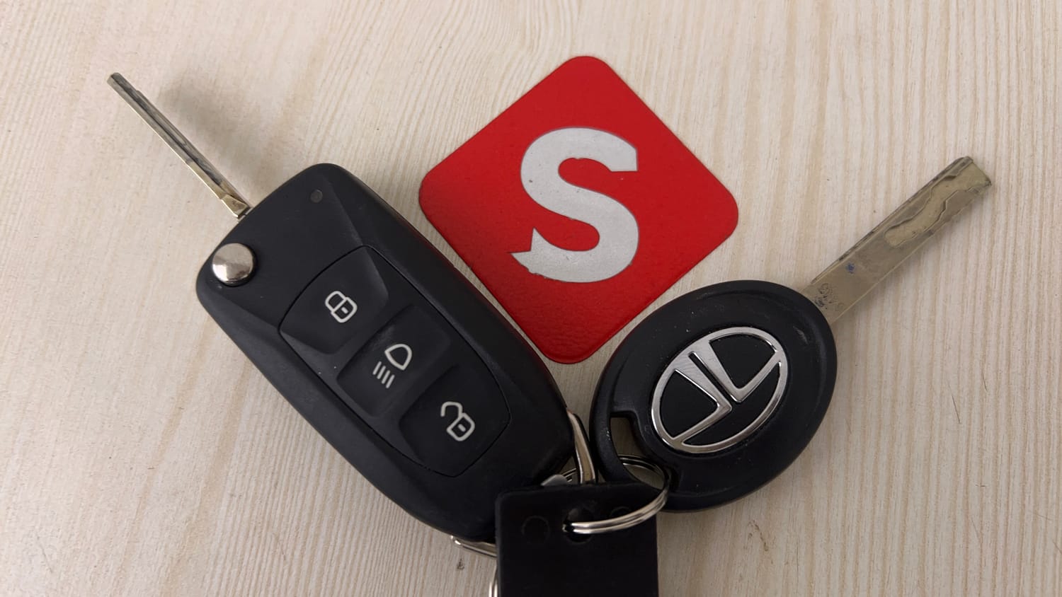 Used 2025 Tata Tiago XT Petrol Manual extra CAR KEY VIEW
