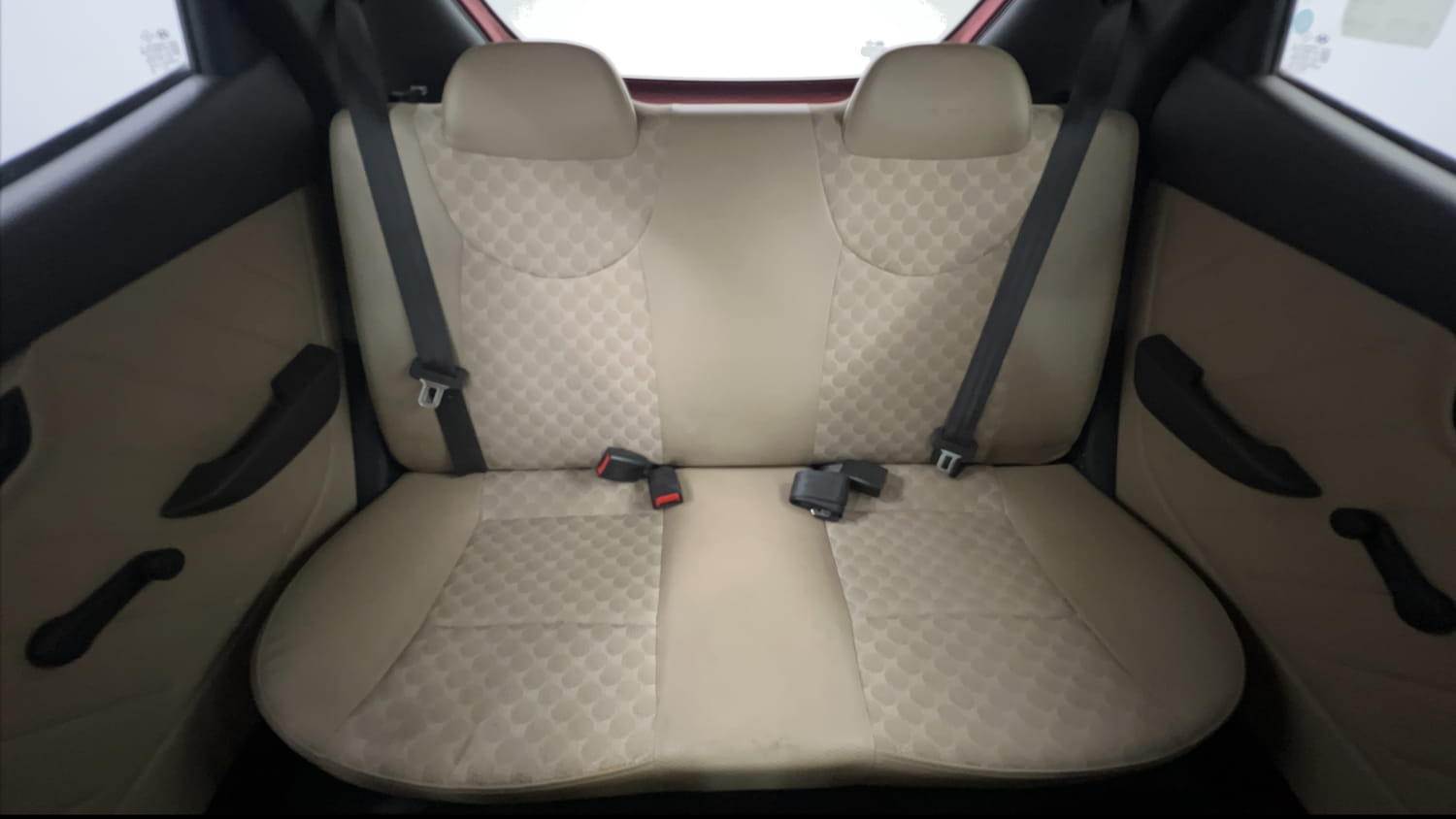 Used 2018 Hyundai Eon Magna + Petrol Manual interior REAR SEAT CONDITION VIEW