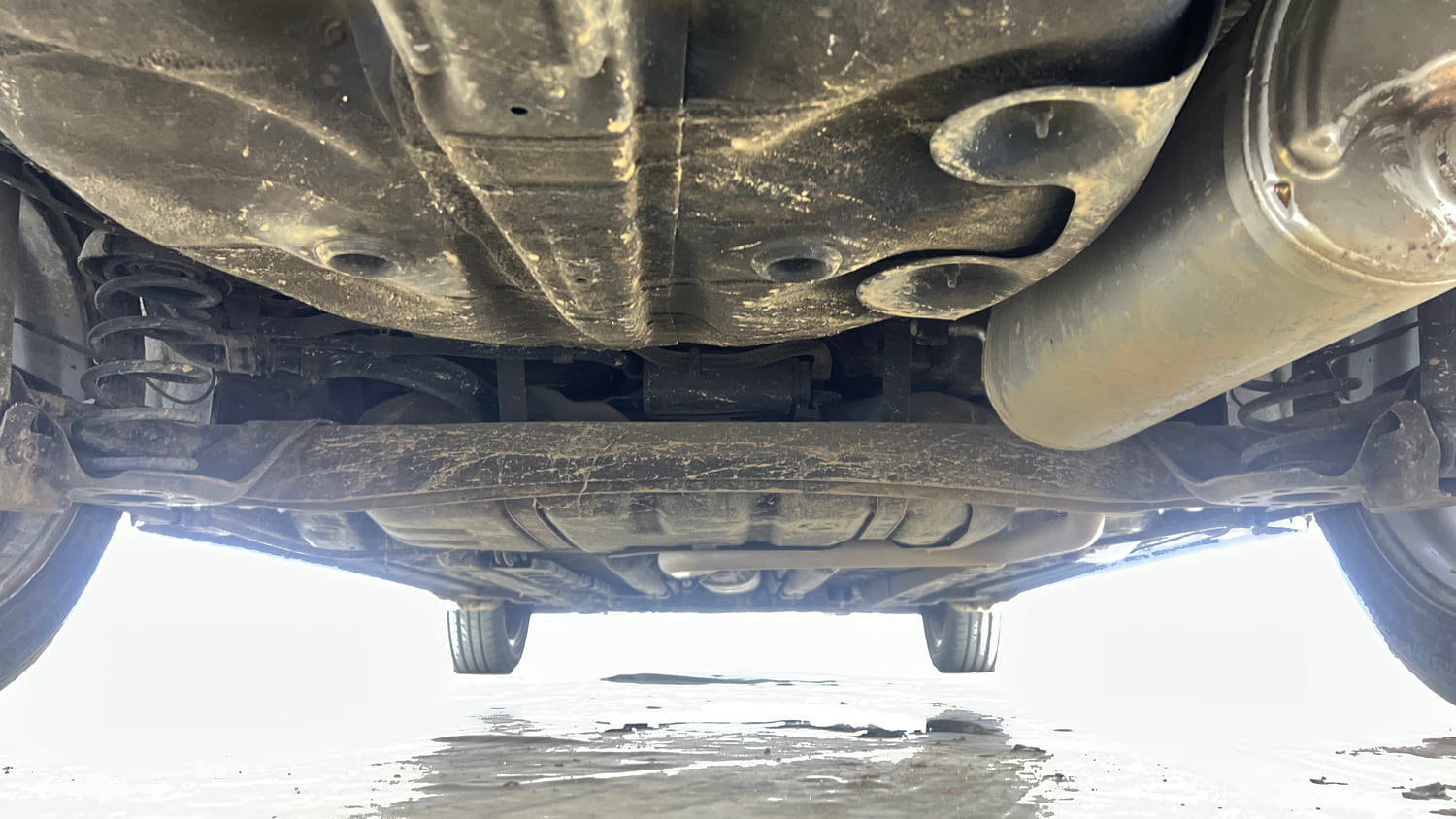 Used 2018 Hyundai Verna SX (O)1.6 VTVT Petrol Manual extra REAR UNDERBODY VIEW (TAKEN FROM REAR)