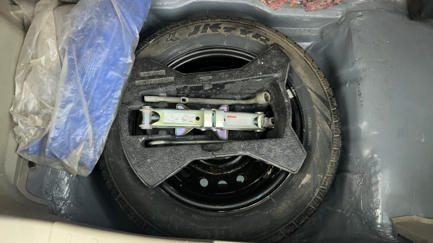 Used 2017 Maruti Suzuki Celerio ZXi Petrol Manual tyres SPARE TYRE VIEW