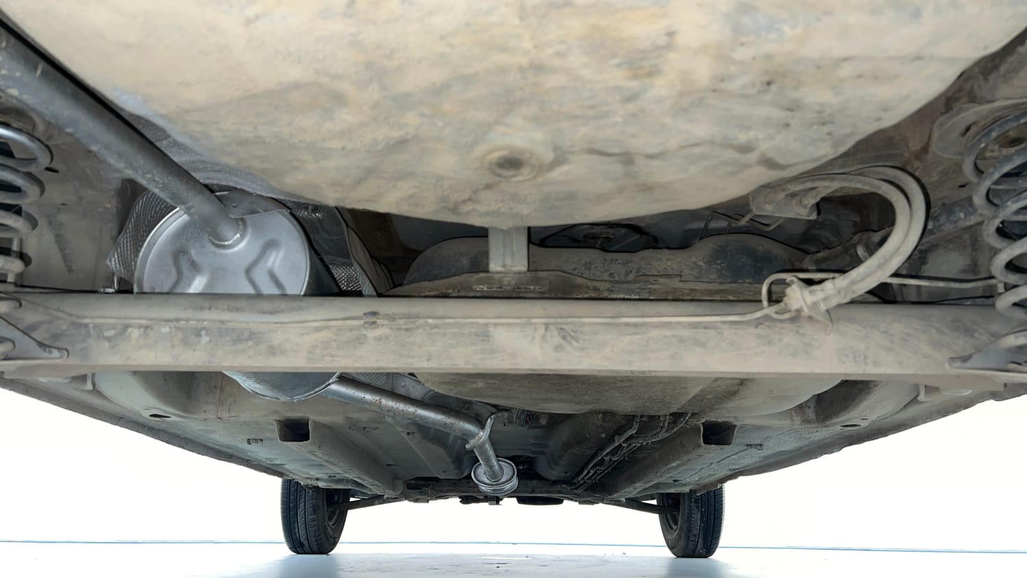 Used 2017 Renault Kwid 1.0 RXT Petrol Manual extra REAR UNDERBODY VIEW (TAKEN FROM REAR)