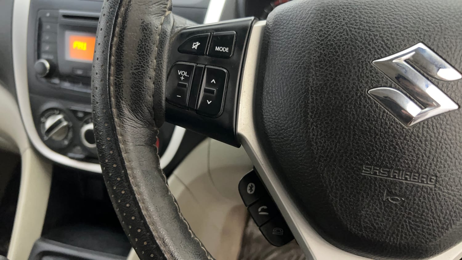 Used 2017 Maruti Suzuki Celerio ZXi Petrol Manual top_features Steering mounted controls