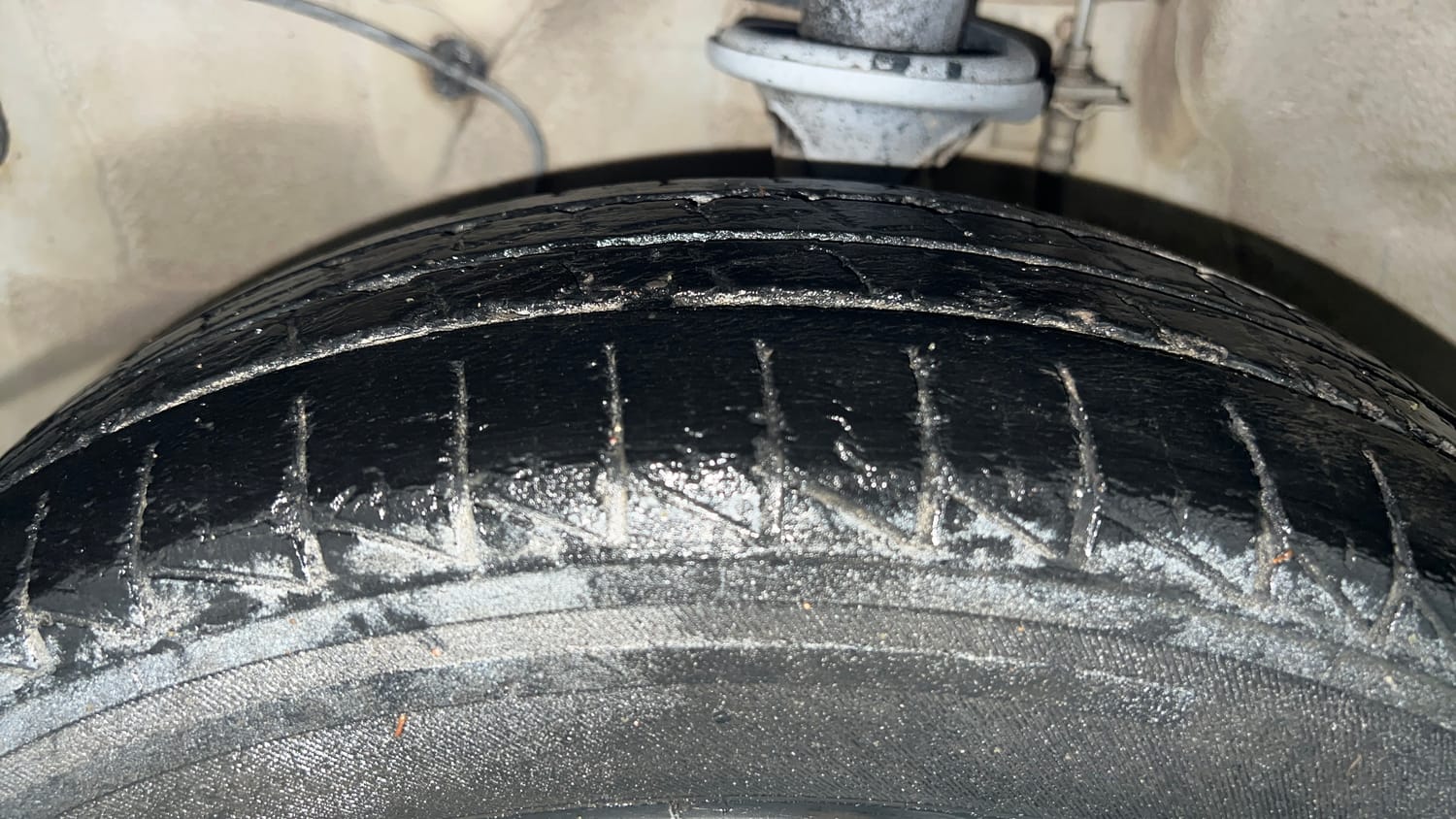 Used 2021 Maruti Suzuki Alto 800 VXi Petrol Manual tyres LEFT FRONT TYRE TREAD VIEW