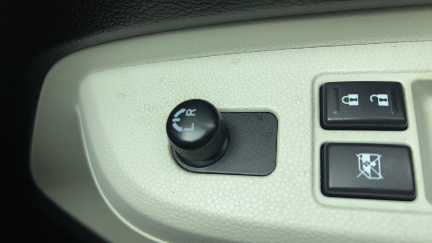 Used 2017 Maruti Suzuki Ignis Delta 1.2 MT Petrol Manual top_features Adjustable ORVM