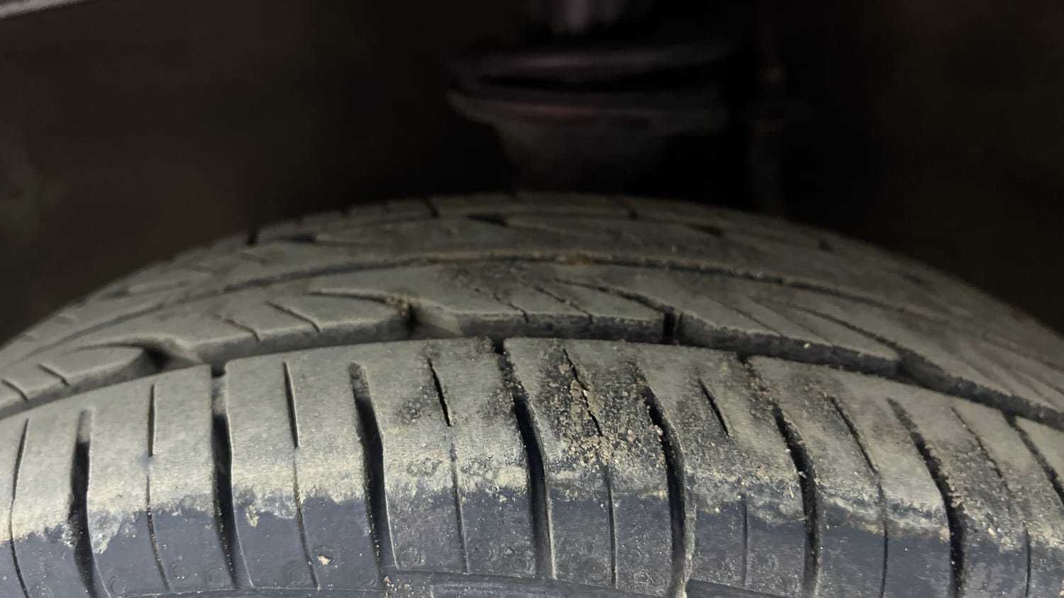 Used 2015 Maruti Suzuki Alto 800 Lxi Petrol Manual tyres LEFT FRONT TYRE TREAD VIEW