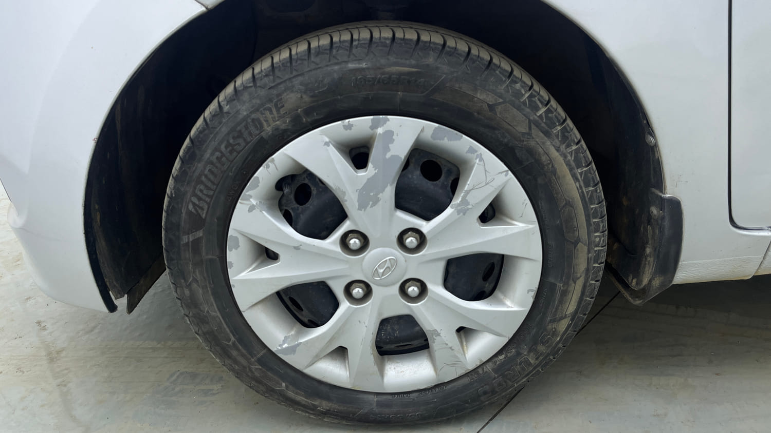 Used 2016 Hyundai Grand i10 Sportz 1.2 Kappa VTVT Petrol Manual tyres LEFT FRONT TYRE RIM VIEW