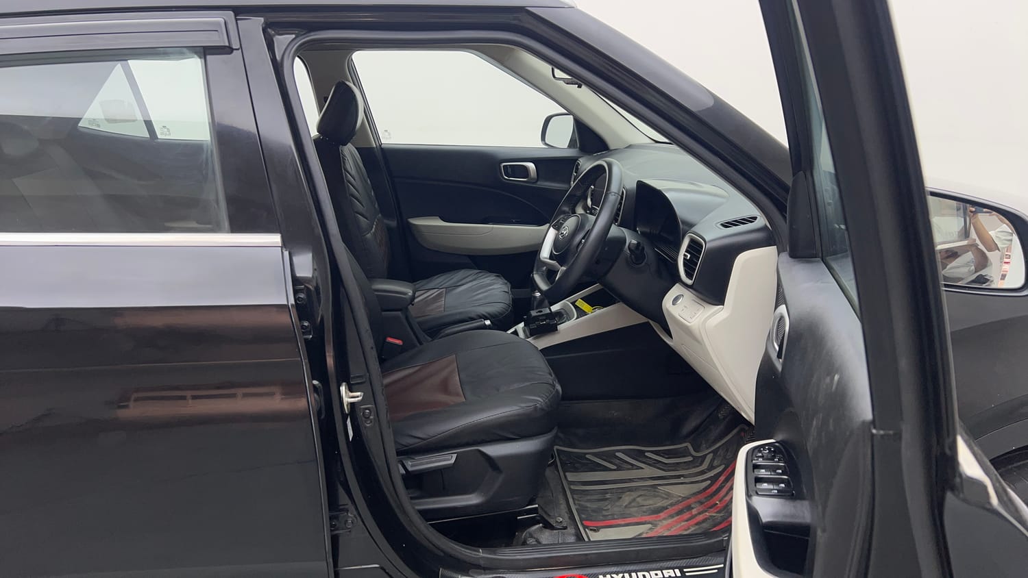 Used 2022 Hyundai Venue SX 1.2 Petrol Petrol Manual interior RIGHT SIDE FRONT DOOR CABIN VIEW