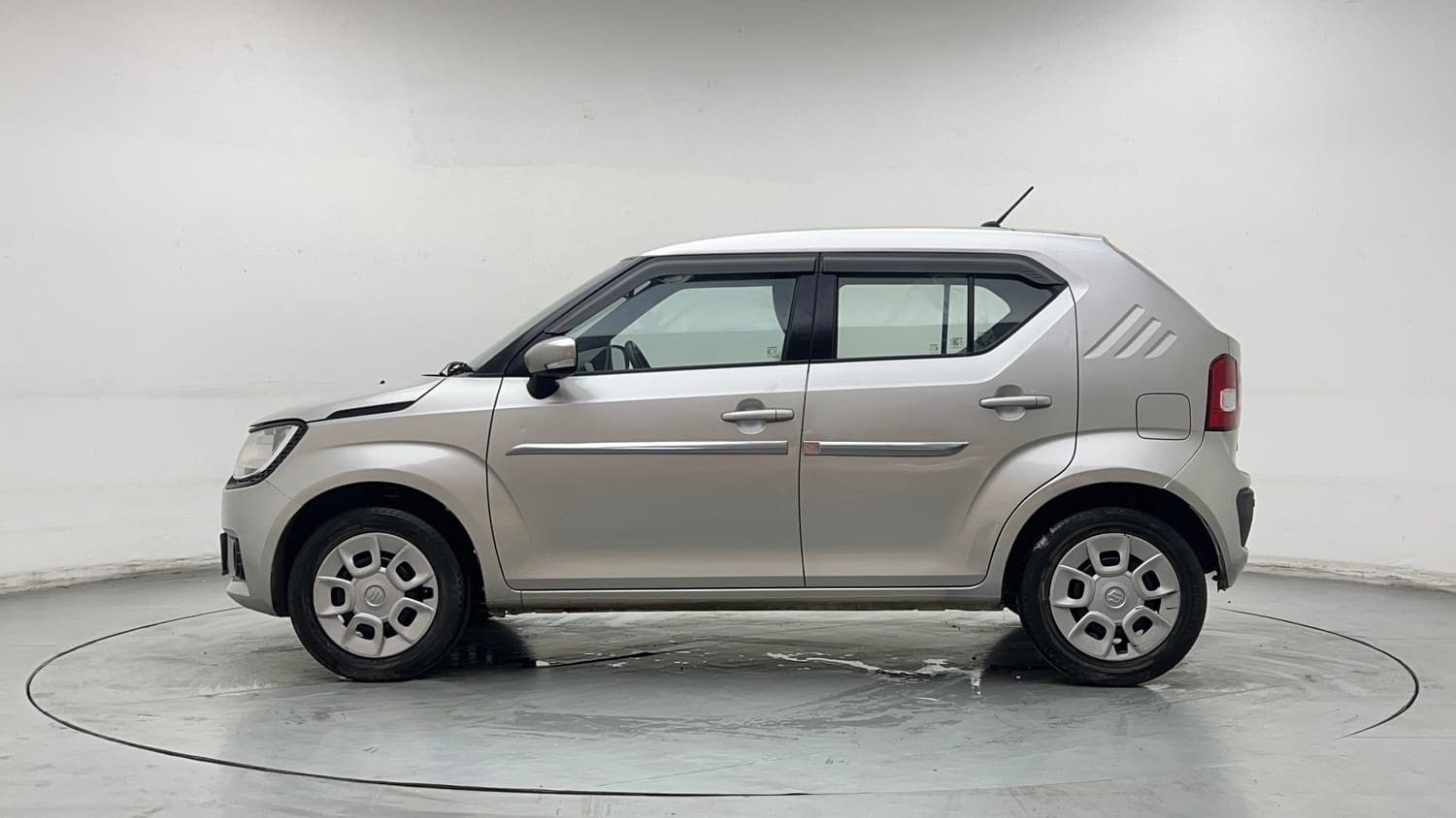 Used 2017 Maruti Suzuki Ignis Delta 1.2 MT Petrol Manual exterior LEFT SIDE VIEW