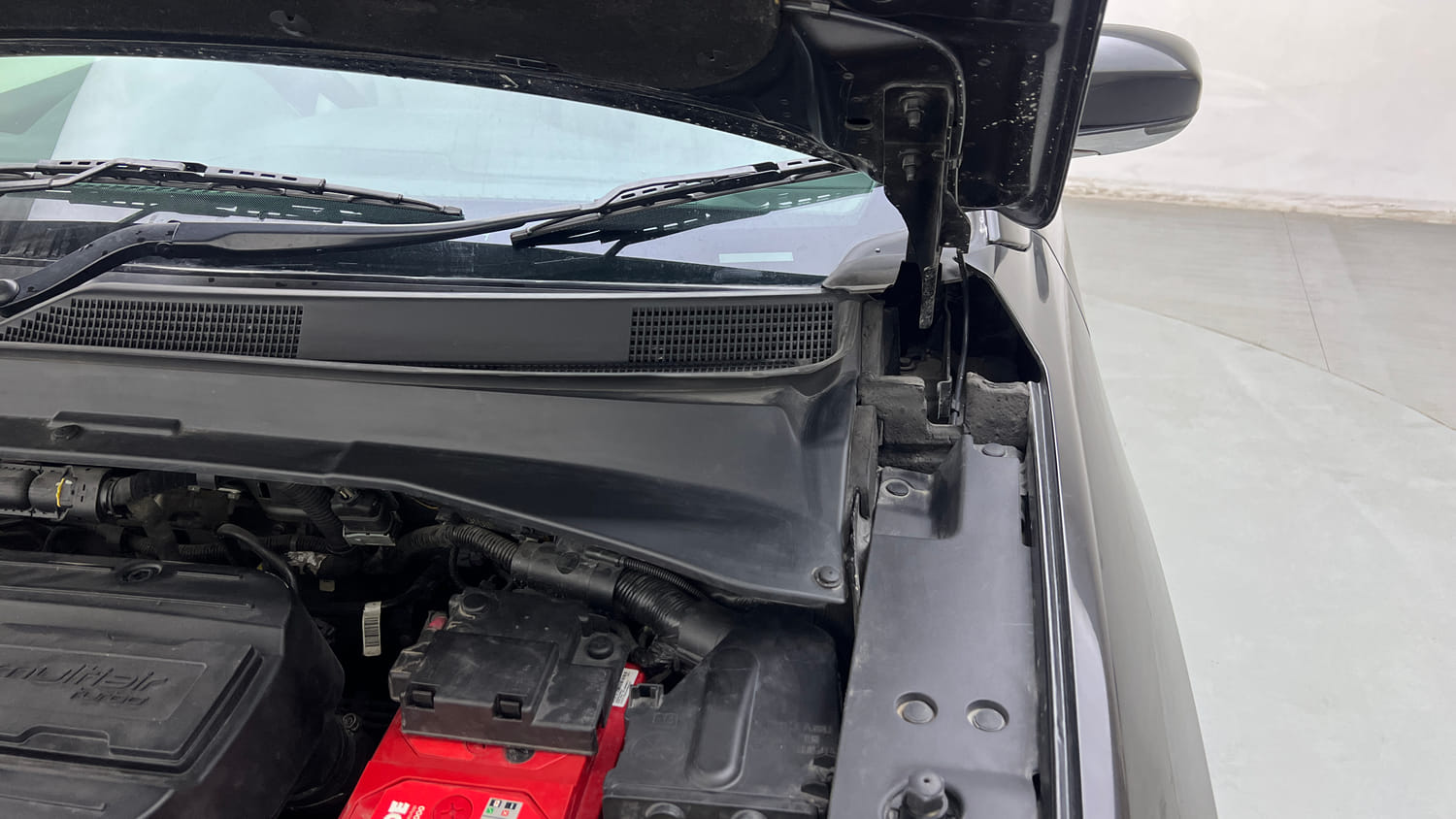 Used 2018 Jeep Compass Limited 1.4 Petrol AT Petrol Automatic engine ENGINE LEFT SIDE HINGE & APRON VIEW