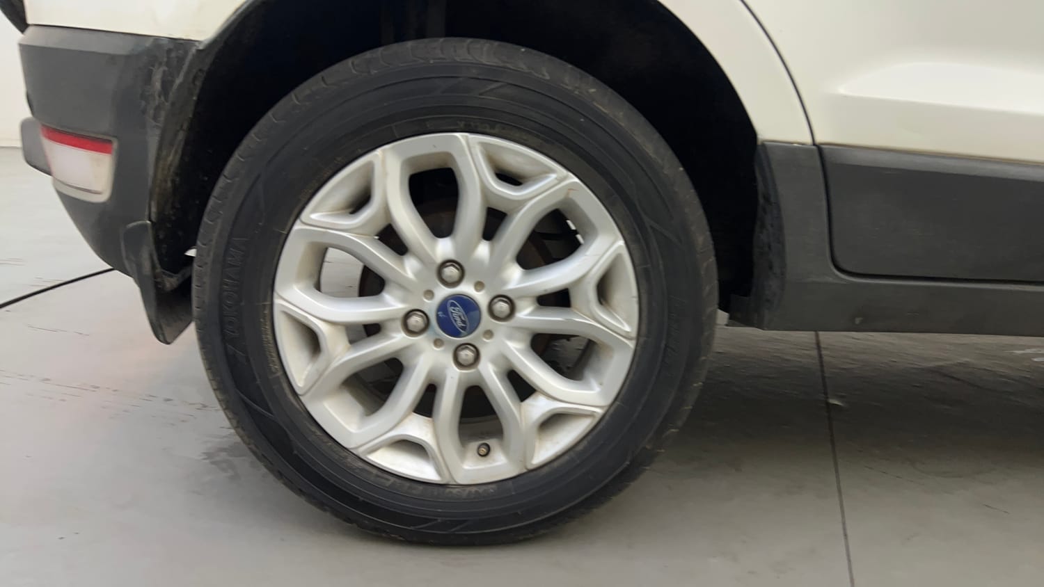 Used 2015 Ford EcoSport Titanium 1.5 TDCi Diesel Manual tyres RIGHT REAR TYRE RIM VIEW