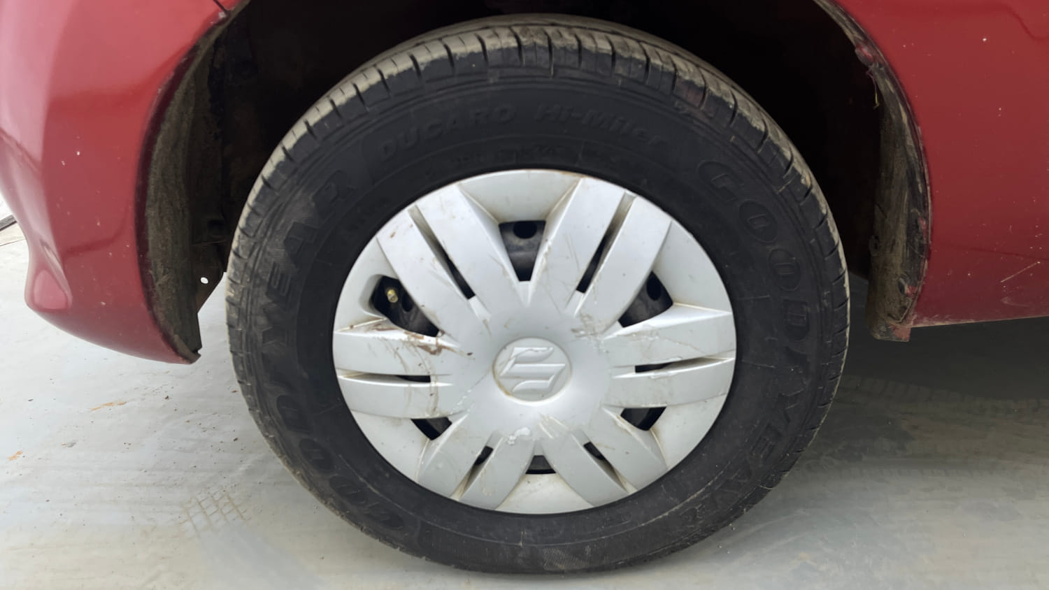 Used 2015 Maruti Suzuki Alto 800 Lxi Petrol Manual tyres LEFT FRONT TYRE RIM VIEW