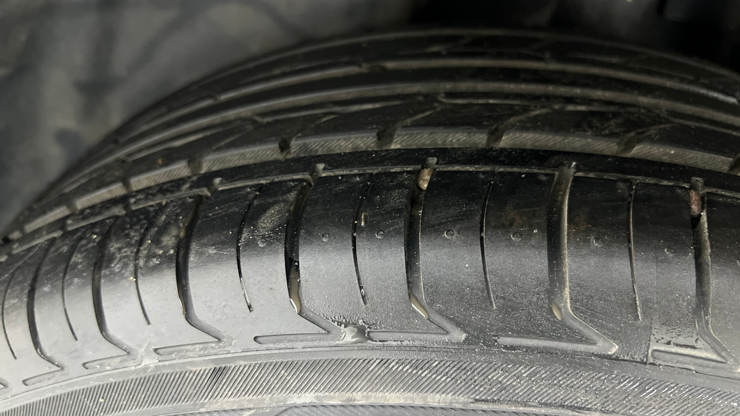 Used 2018 Jeep Compass Limited 1.4 Petrol AT Petrol Automatic tyres LEFT REAR TYRE TREAD VIEW