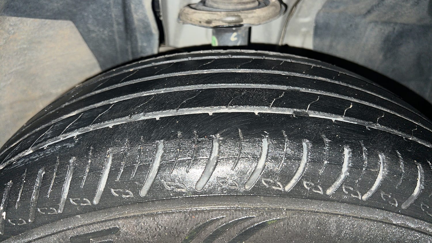Used 2021 Renault Kiger RXT MT Petrol Manual tyres RIGHT FRONT TYRE TREAD VIEW