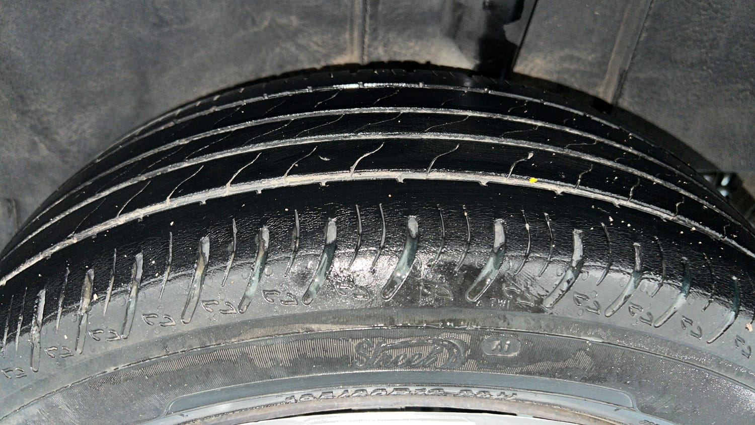 Used 2021 Renault Kiger RXT MT Petrol Manual tyres LEFT REAR TYRE TREAD VIEW