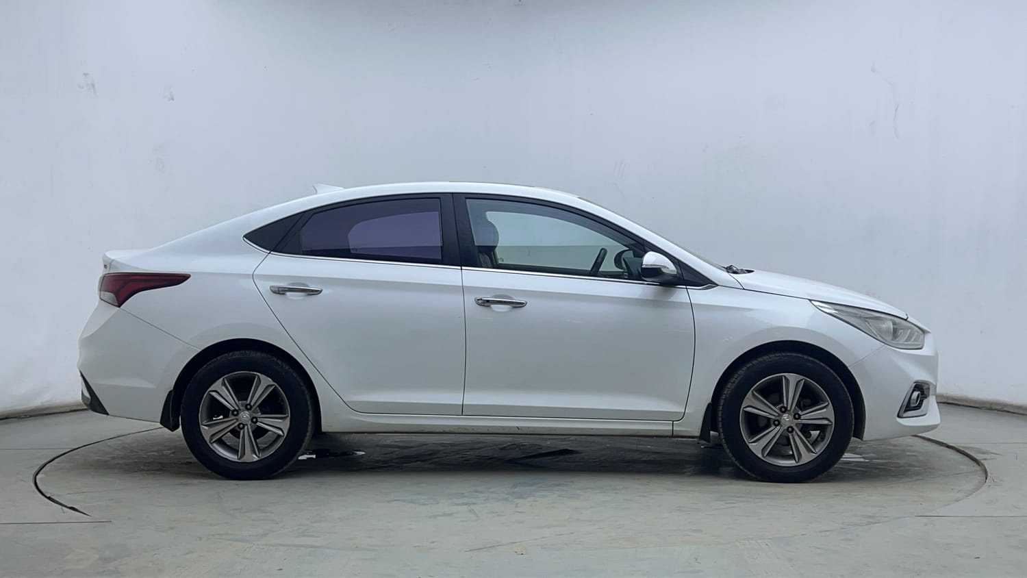 Used 2018 Hyundai Verna SX (O)1.6 VTVT Petrol Manual exterior RIGHT SIDE VIEW
