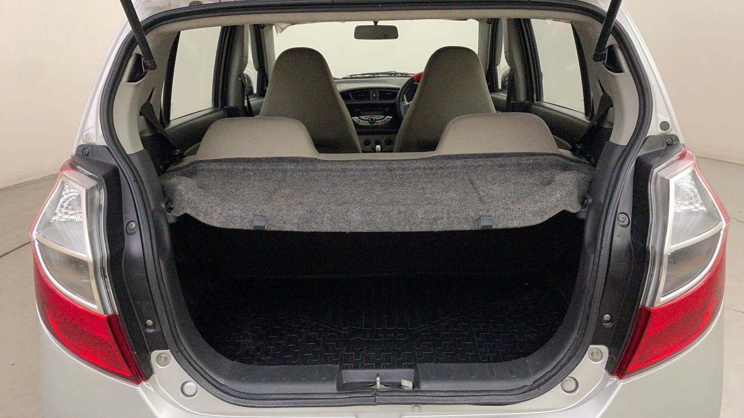 Used 2016 Maruti Suzuki Alto K10 VXi AMT Petrol Automatic interior DICKY INSIDE VIEW