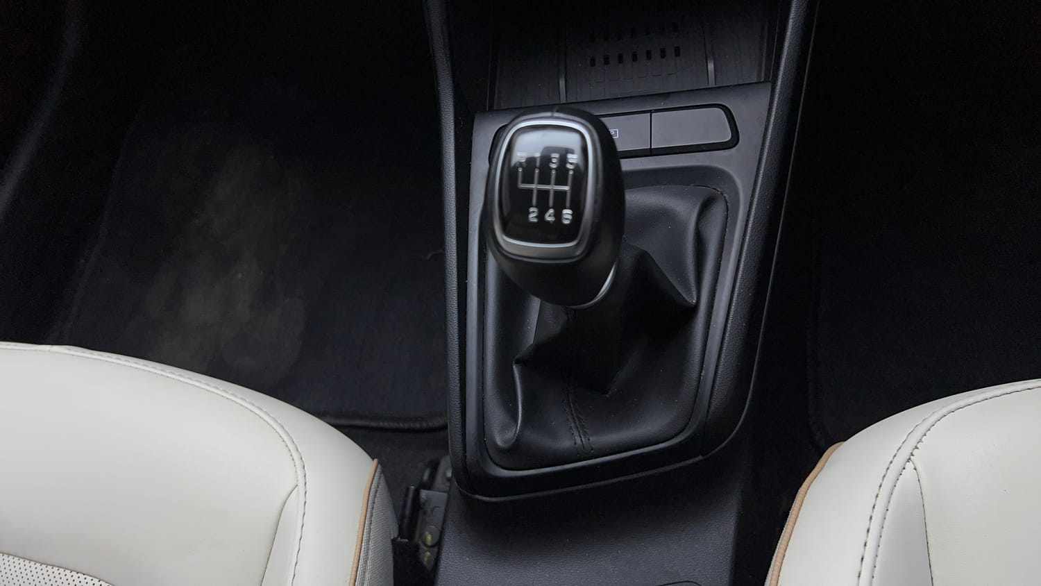 Used 2024 Hyundai Verna SX (O)1.5 Petrol MT Petrol Manual interior GEAR  KNOB VIEW
